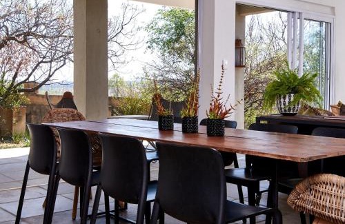 Lanseria House | Bright and Inviting: White Light Rooms with Family Amenities