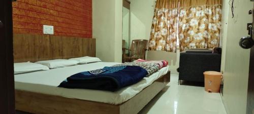 Omkareshwar Hotel | Discover Hotel Shri Radhe Krishna, Omkareshwar - Family-Friendly