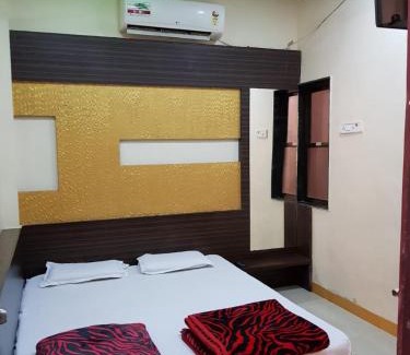 Omkareshwar Hotel | Discover Hotel Shri Radhe Krishna, Omkareshwar - Family-Friendly