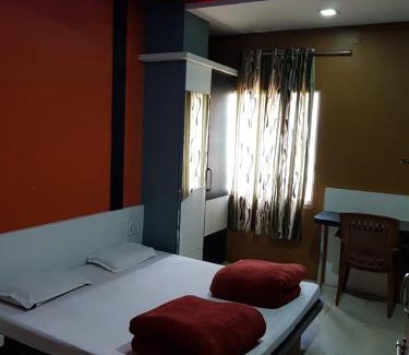 Omkareshwar Hotel | Discover Hotel Shri Radhe Krishna, Omkareshwar - Family-Friendly