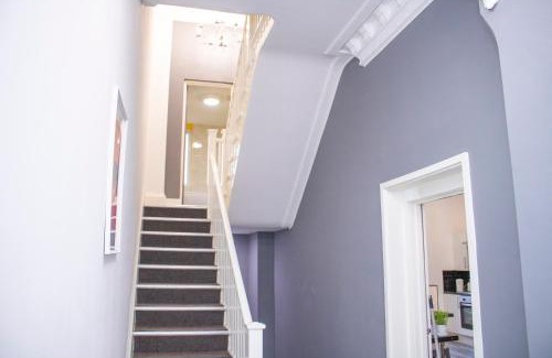Moffat House | Inviting Chill Nexus Oasis with Family-Friendly Amenities