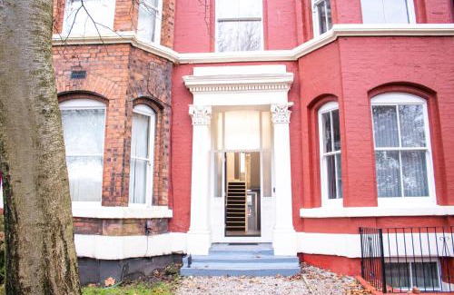 Moffat House | Inviting Chill Nexus Oasis with Family-Friendly Amenities