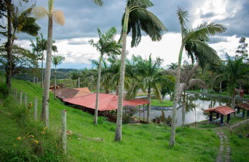 Filandia Apartment | Family-Friendly Cabañas with Breakfast & Pet Access