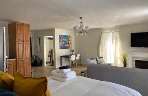 Cobourg Apartment | Cozy Ocean View Retreat at The Gables Hotel