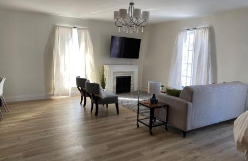 Cobourg Apartment | Cozy Ocean View Retreat at The Gables Hotel