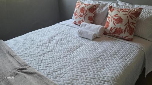 Matibidi House | Cozy Matibidi Guest Lodge with Breakfast & Family-Friendly Perks