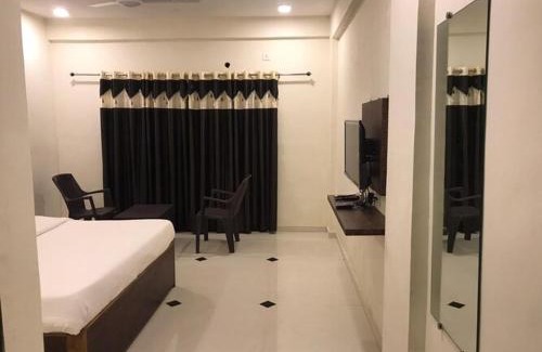 Mahabaleshwar Hotel | Pet-Friendly Retreat at Balaji Resto and Stay