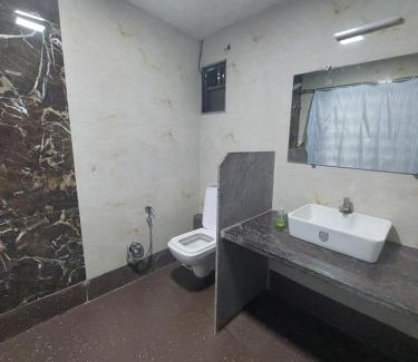 Mahabaleshwar Hotel | Pet-Friendly Retreat at Balaji Resto and Stay