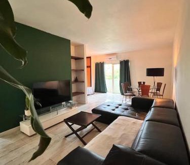 Trianon Apartment | Comfortable Suite in the Heart of Ebene - Family Friendly