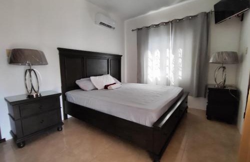 Portmore House | Comfortable Private Ensuite Room for Families