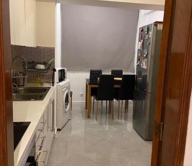 Reboleira House | Comfortable Shared Apartment with Child-Friendly Amenities