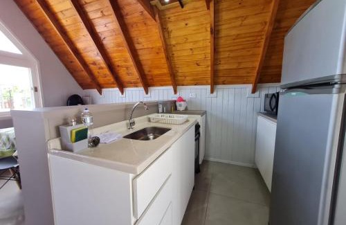 Arroio do Sal House | Pet-Friendly Stay at Cabana Refúgio Casa do Sol Retreat