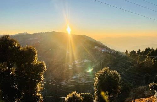 Tehri Range House | Pet-Friendly Bagheecha Homestay with Breakfast & Dining