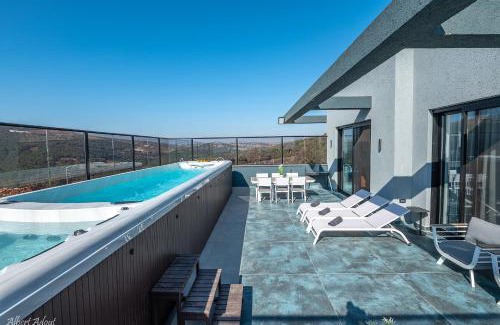 Elqosh Cabin | Experience Boutique Suites at Naomi with Oceanfront Views