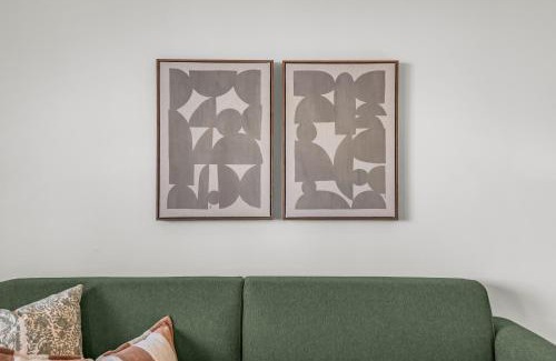 Trinity - Bellwoods Hotel | Comfortable 3-Bedroom Retreat Near Trinity Bellwoods