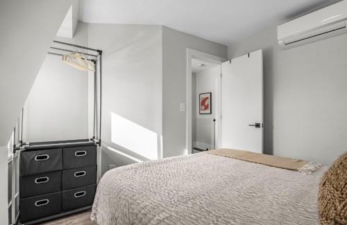 Trinity - Bellwoods Hotel | Comfortable 3-Bedroom Retreat Near Trinity Bellwoods