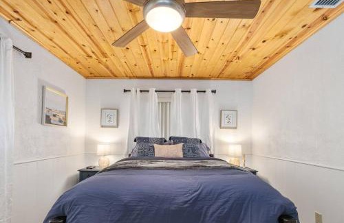 Inverness House | Tranquil Oaks Retreat: Family & Pet-Friendly Getaway