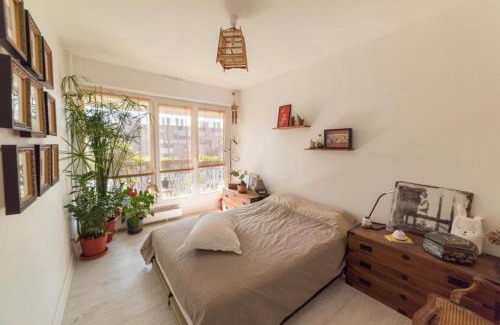 Flandres Apartment | Eye-Catching Skyscraper with Two Scenic Terraces