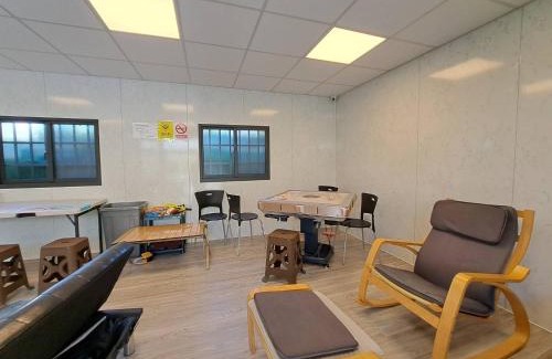 Dongshi District House | Family-Friendly Stay at 夏橙民宿 with Kitchen Access