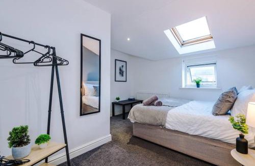 Warrington Apartment | Stylish 1-Bedroom Apartment with Free Wi-Fi & Parking