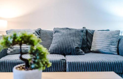 Warrington Apartment | Stylish 1-Bedroom Apartment with Free Wi-Fi & Parking
