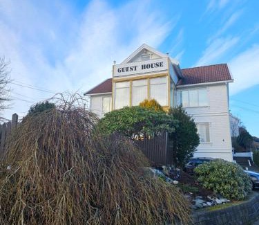 Saeveland House | Relaxing Stay at Guesthouse Karmøy with Hot Tub Access