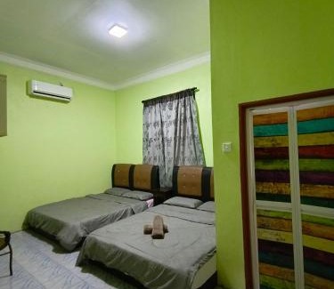 Kampung Pasir Hantu House | Idyllic Perhentian Idaman with Ocean Views for Families