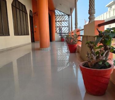 Faizabad Apartment | Cozy Family Homestay in Shantiniketan - Pet Friendly Stay