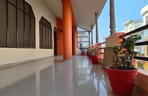 Faizabad Apartment | Cozy Family Homestay in Shantiniketan - Pet Friendly Stay