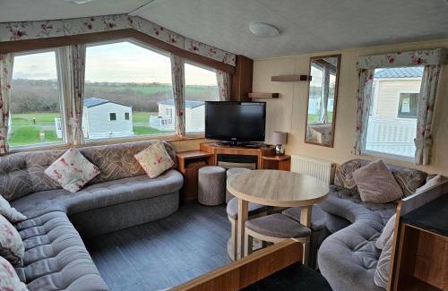 Grampound Other | Family-Friendly Retreat at 113 Caravan, Meadow Lakes