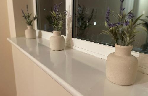 Crewe House | Relaxing Retreat at Chassagne Guest House with Hot Tub