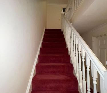 Crewe House | Relaxing Retreat at Chassagne Guest House with Hot Tub