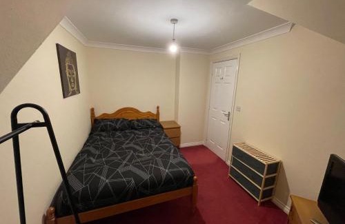 Crewe House | Relaxing Retreat at Chassagne Guest House with Hot Tub