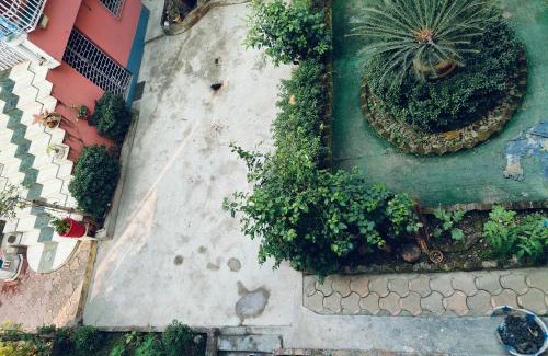 Kolkata House | Family-Friendly Retreat at Shyamoli Kunj with Hot Tub