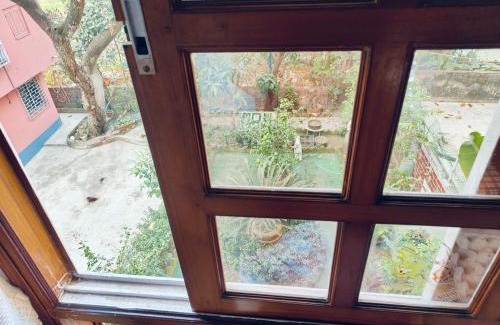Kolkata House | Family-Friendly Retreat at Shyamoli Kunj with Hot Tub