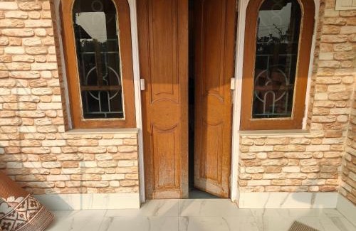 Kolkata House | Family-Friendly Retreat at Shyamoli Kunj with Hot Tub