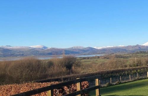 Kirkby-in-Furness Apartment | Relax at Lazy Days Cottage with Fully Equipped Kitchen