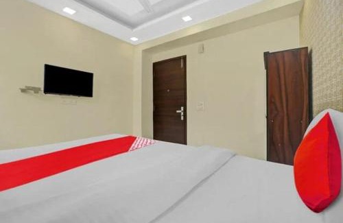 Malviya Nagar House | Welcoming Hotel with Breakfast & Family-Friendly Amenities