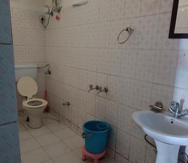 Dhanaulti House | Comfortable Ashirwad Guest House with Family-Friendly Amenities