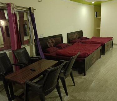 Dhanaulti House | Comfortable Ashirwad Guest House with Family-Friendly Amenities