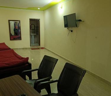 Dhanaulti House | Comfortable Ashirwad Guest House with Family-Friendly Amenities