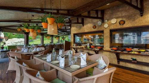 Tapovan Apartment | Experience Aloha Apartment with Ocean Views and Pool Access