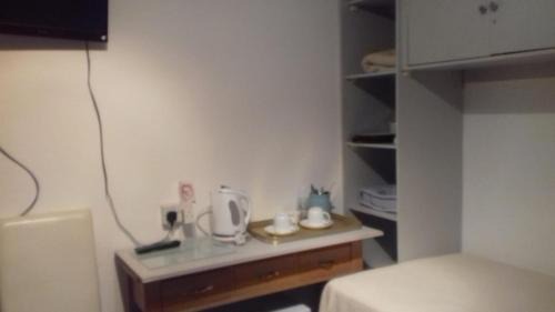Offerton Park House | Cozy Maple Lodge: Family-Friendly Retreat with Kitchen