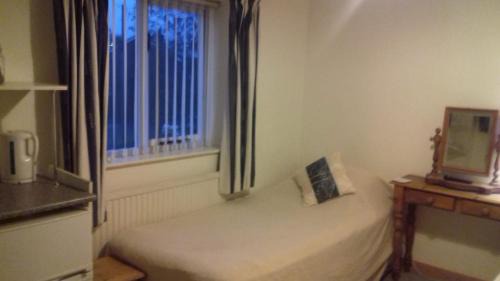 Offerton Park House | Cozy Maple Lodge: Family-Friendly Retreat with Kitchen