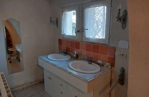 Labastide-de-Virac House | Chambre Le Serre de Chambon: Cozy Retreat with Dining