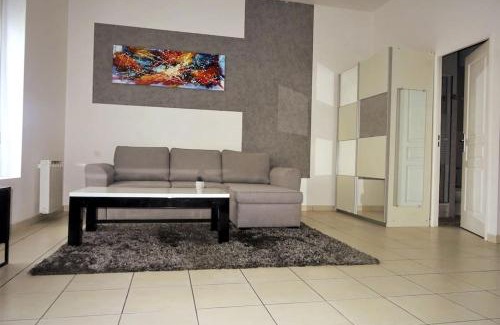 Coulommiers Apartment | Convenient Appart' Coulommiers in City Center