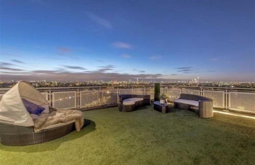 Brixton Hill House | Indulge in the OMG PentHouse with Hot Tub Retreat