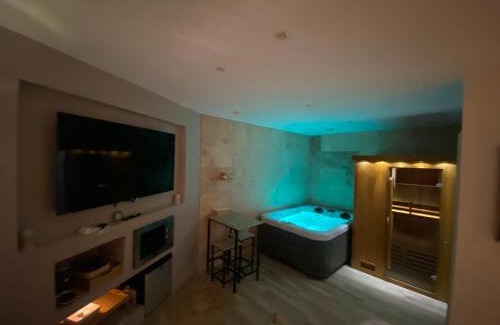 Saint-Victoret Bed & Breakfast | Relax in Cote Spa Suite Nord with Hot Tub & 9.3 Rating