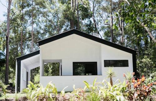 Doonan Villa | Cozy Bungalow @ Strathkyle with Ocean Views in Noosa