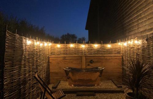 Rowlands Castle Other | Cozy Deer Lodge Shepherds Hut with Hot Tub for Families